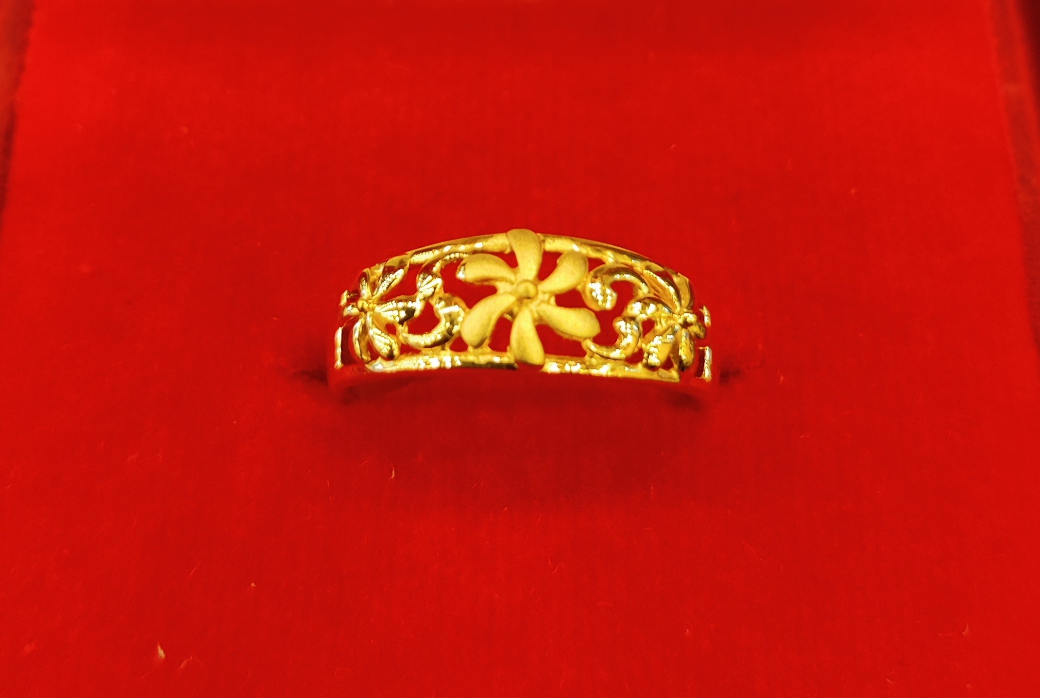 LADY-RING-10-2-1.jpg